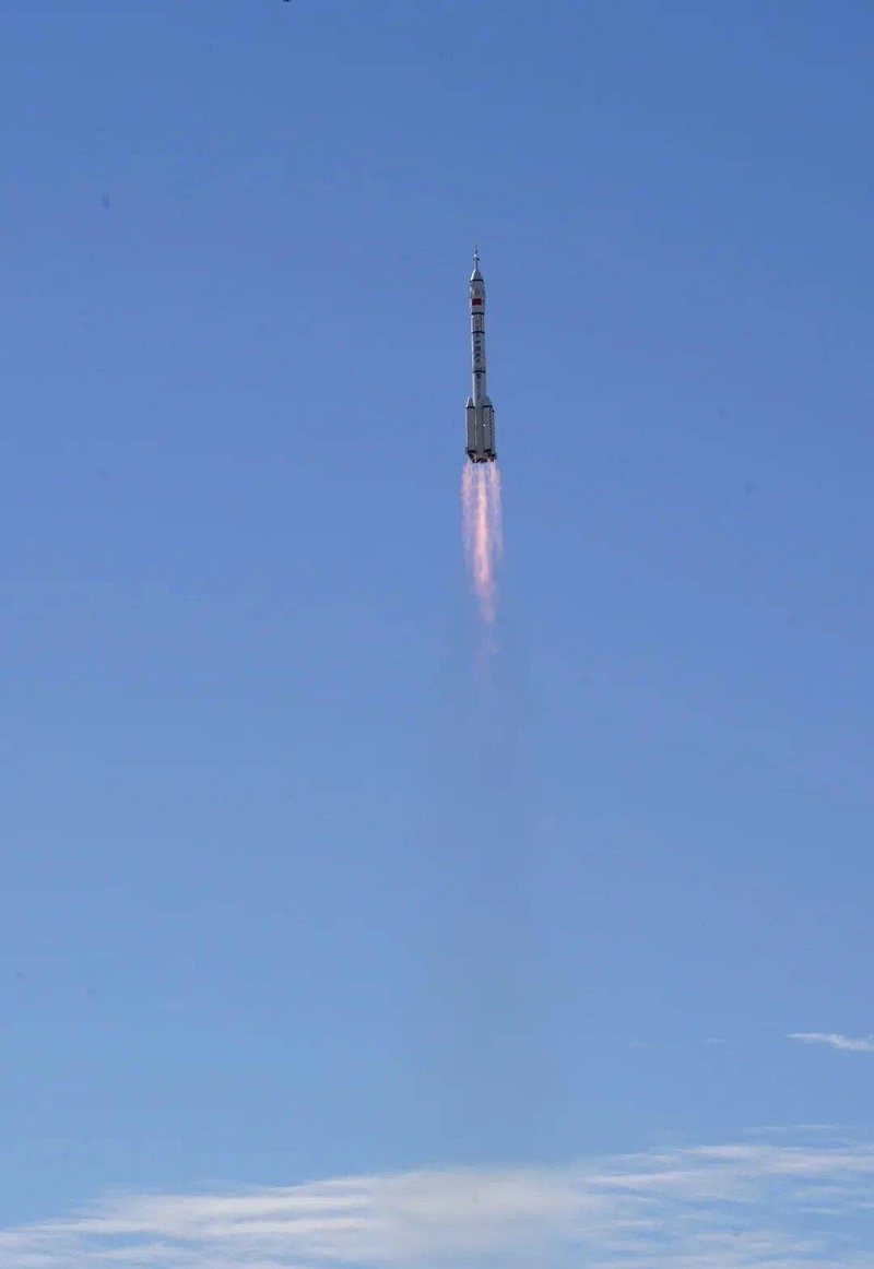 青島空壓機賀神州十二發射成功