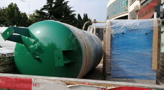 螺桿空壓機裝車發(fā)貨